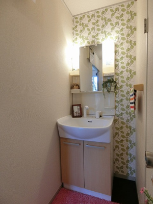 【浴室】 | アベニュー白鳥A | 家族の入浴時間がずれても温められる追い焚き機能付きのバスルーム☆小窓があるので、湿気がこもりにくくていいですね！