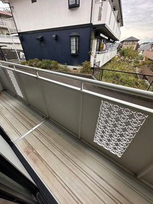 【その他共用部分】 | アベニュー白鳥A | 屋根付きの駐輪場があるので雨が降っても安心ですね☆荷物が重いときに自転車があれば助かりますね！