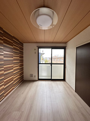 【和室】 | アベニュー白鳥A | 南東向き和室6帖☆バルコニーに繋がる、落ち着くお部屋です！オシャレなアクセントクロスが魅力的♪