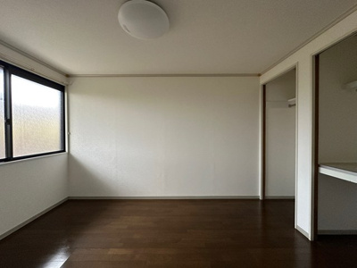 【洋室】 | アベニュー白鳥A | 洋室6帖☆玄関側にあるお部屋です♪子供部屋や書斎など多用途に使えそうなお部屋です♪