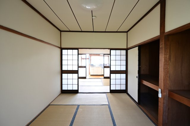 【和室】 | 中谷アパート | 畳の上でゆっくりとくつろげる和室です