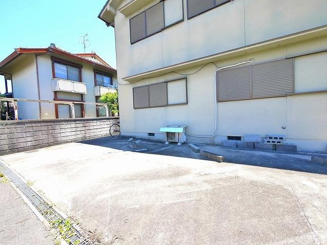 天理建物貸家の駐車場|軽自動車専用です