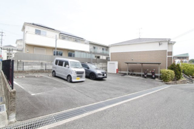 【駐車場】 | シャトーヒルズ | 駐車場です