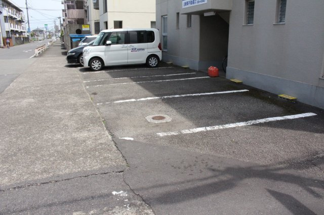 第2のなかコーポの駐車場