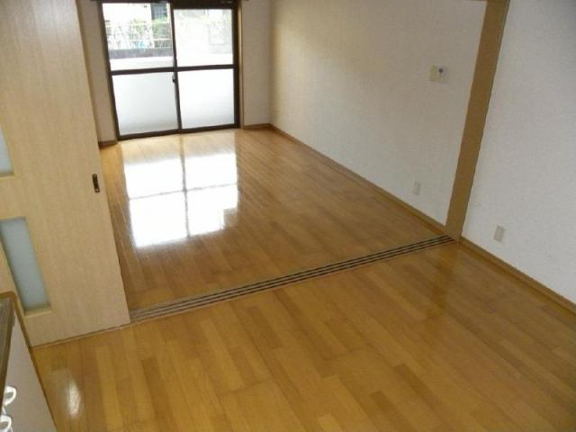 エクセレント霧島の洋室