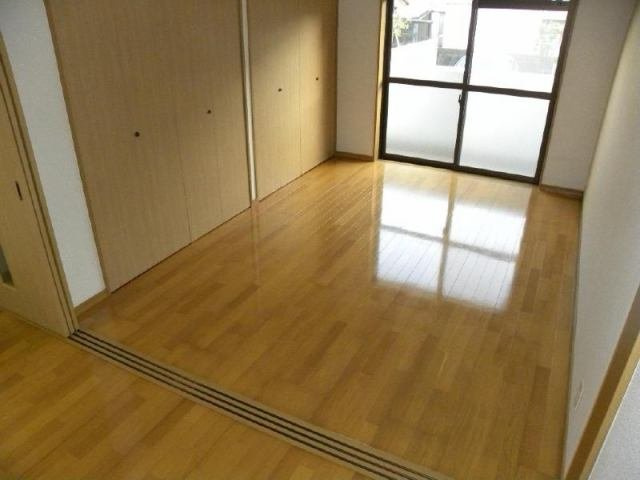 エクセレント霧島の洋室