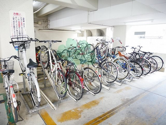 トーカン福岡第2キャステールの駐車場