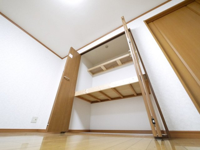 神殿マンション3号棟の収納|便利な収納スペースです