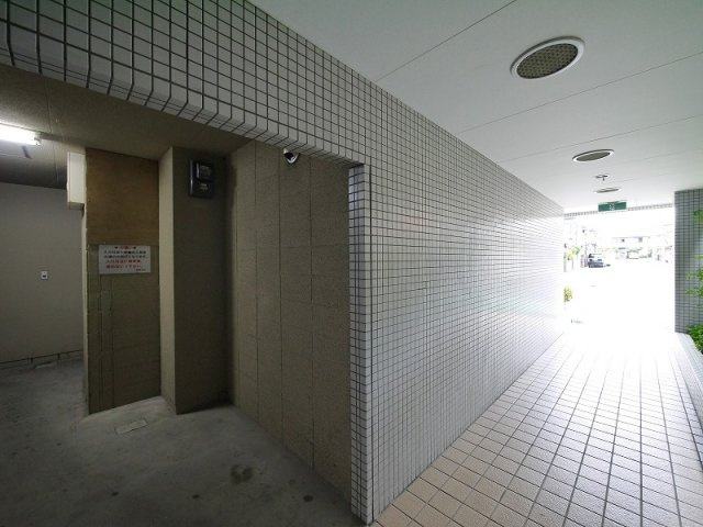 神殿マンション3号棟のエントランス|ゆとりのあるエントランスです