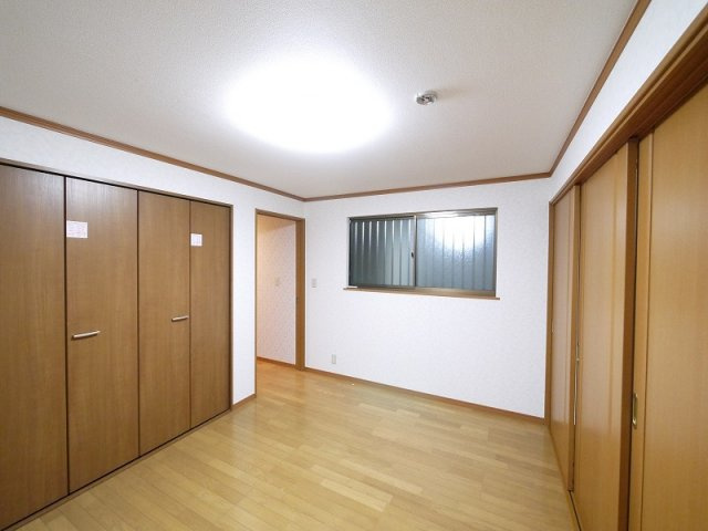 神殿マンション3号棟の洋室|個人の部屋や寝室として使える洋室です