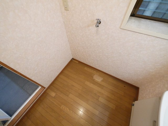 神殿マンション3号棟の設備|室内洗濯機置き場です