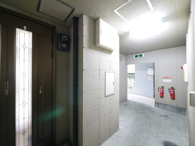 神殿マンション3号棟のエントランス|毎日通るエントランスはこのようになっています