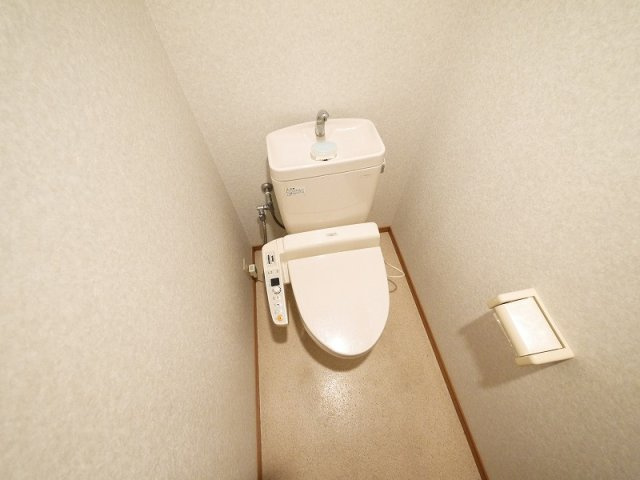 神殿マンション3号棟のトイレ|ゆったりとした空間のトイレです