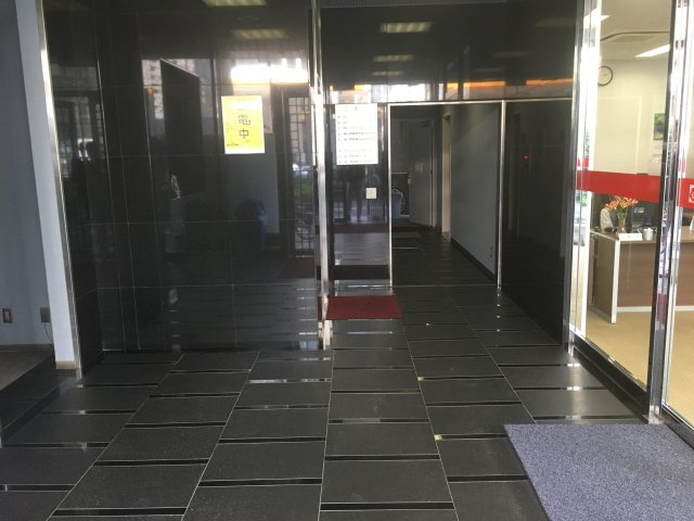新宿KSビルのエントランス