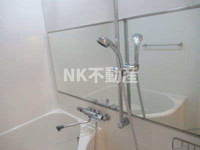 【浴室】 | Blue Star G1（ブルースタージーワン）（八戸ノ里賃貸） | お風呂に大きな鏡があります