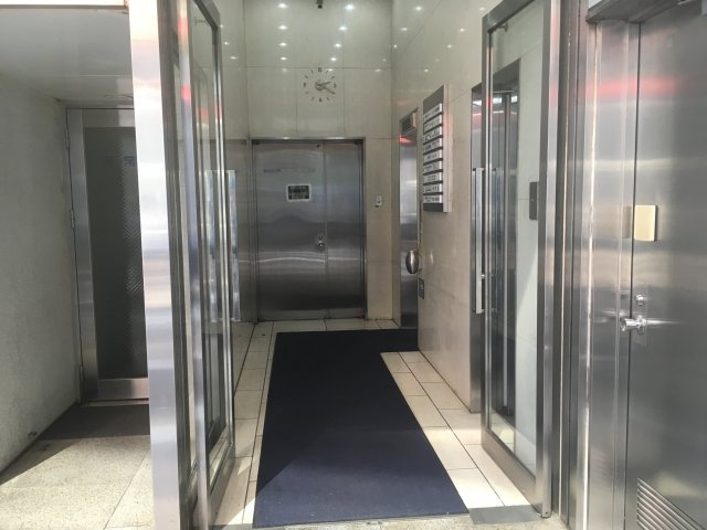 新宿伍名館のエントランス