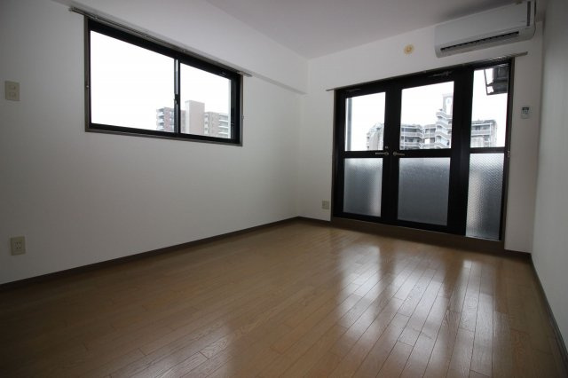 パインストン今泉の洋室