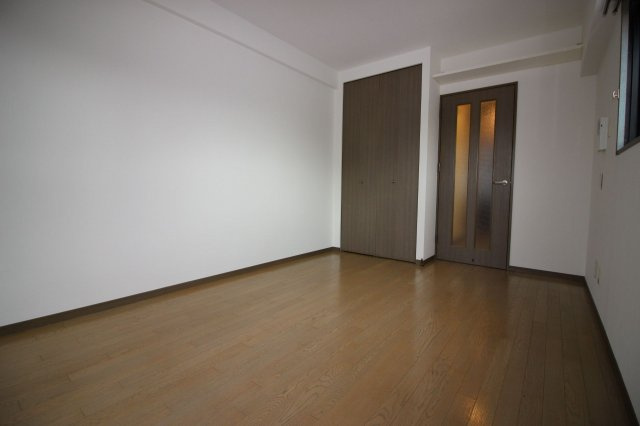 パインストン今泉の洋室