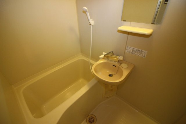 パインストン今泉の浴室