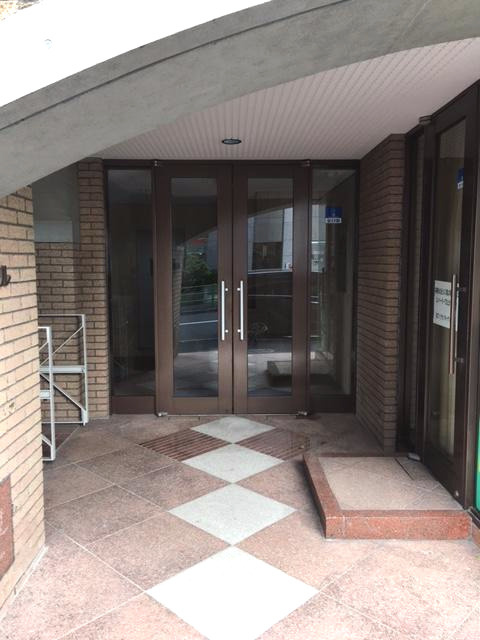 中央区新川２丁目の事務所のエントランス