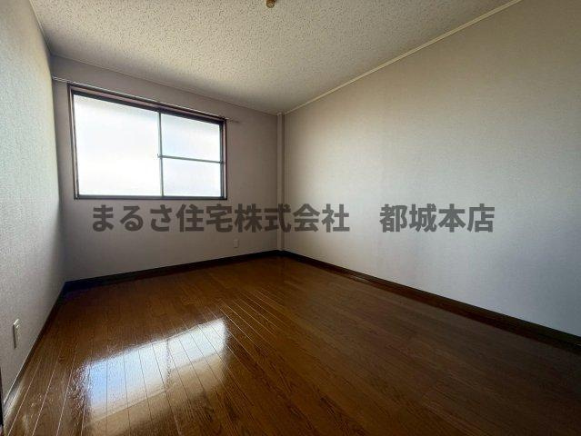 旭ヶ丘ハイツの洋室