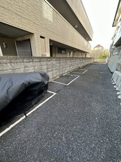 【その他共用部分】 | 敷地内にあるバイク置き場です！バイクをお持ちの方にもオススメです♪