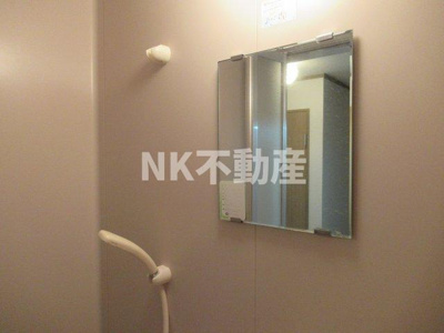 【浴室】 | ガリューコート菱屋西（河内小阪賃貸） | お風呂に鏡があります