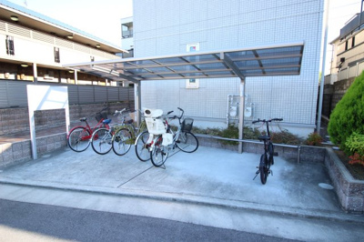 【その他共用部分】 | メゾンラグランジュ | 屋根付き駐輪場