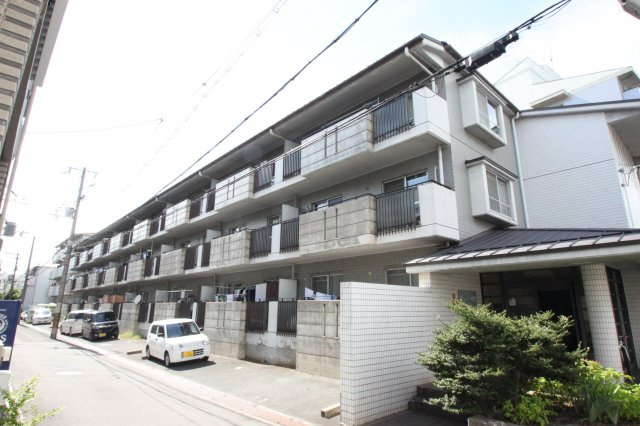 ウェルシーハイム川本の外観