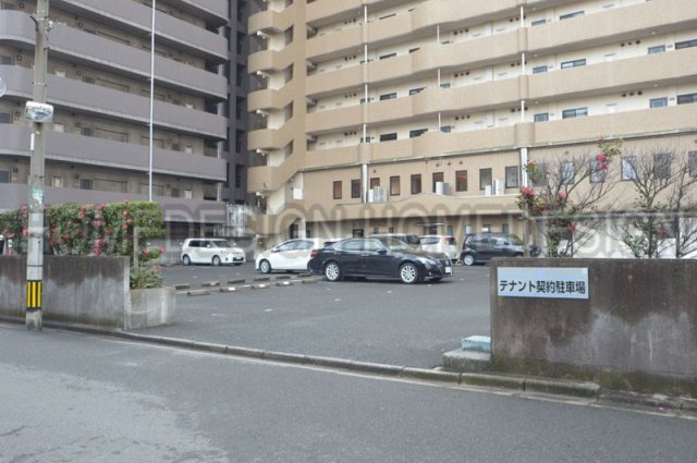 小文字幹線ビルの駐車場