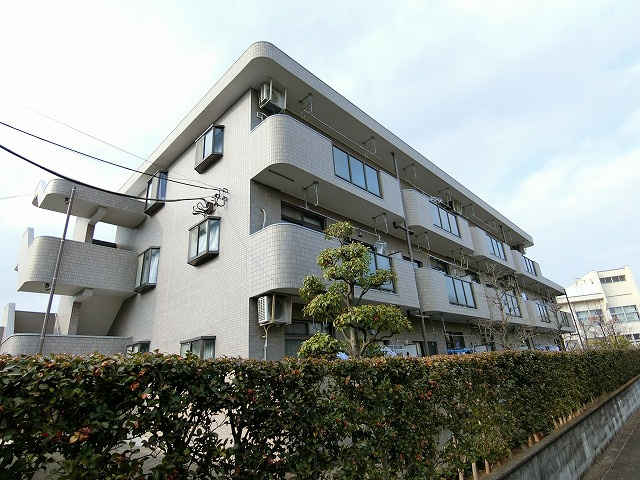 マンションウェルズの外観