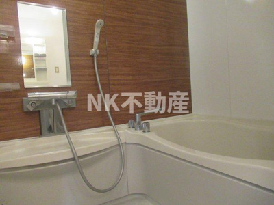 【浴室】 | ハイマート新喜多（高井田賃貸） | お風呂に鏡があります