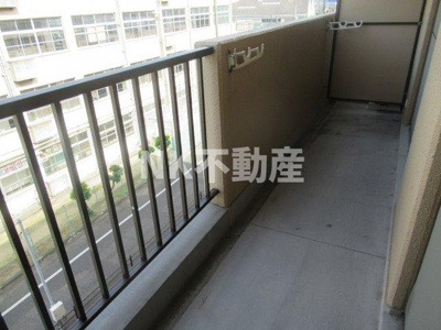 【バルコニー】 | ハイマート新喜多（高井田賃貸） | お洗濯にも便利なバルコニー付き