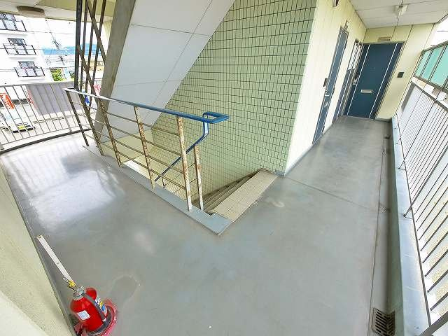 ラックハウスのエントランス|共用部分です。