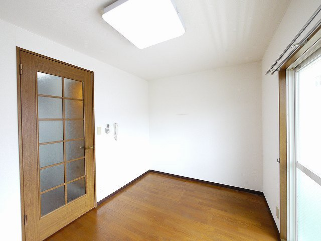 ラックハウスの内装|個人の部屋や寝室として使える洋室です