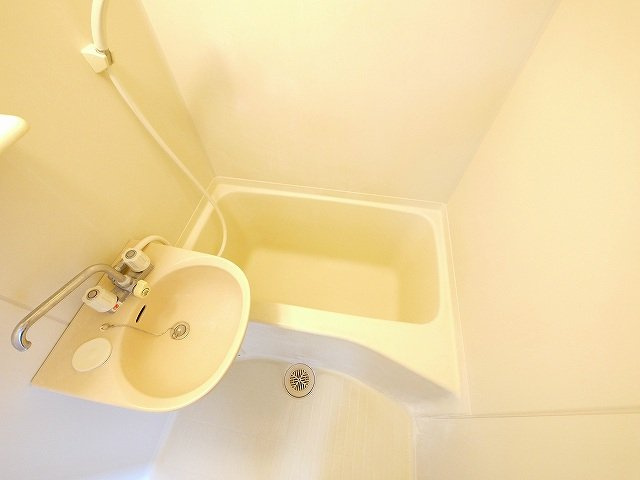 ラックハウスの浴室|コンパクトで使いやすいお風呂です