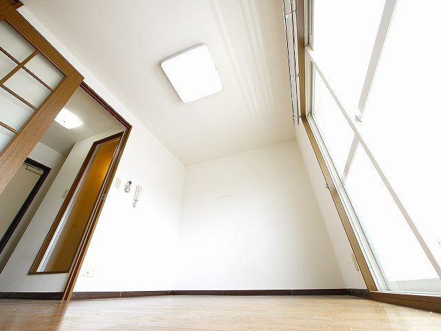 ラックハウスの洋室|広々とした洋室です