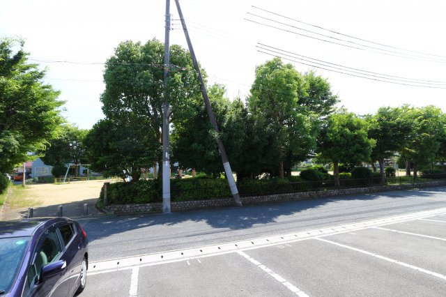 サンモール長畑の駐車場