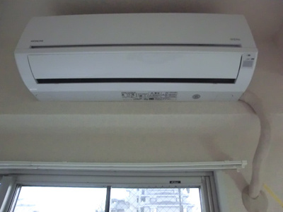 【設備】 | アルプハイツ梶ヶ谷 | 暑い夏や寒い冬に大活躍！リビングダイニングキッチンにあるエアコンです☆冷暖房完備で1年中快適に過ごせます♪