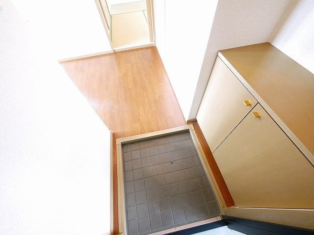 フローラ東坂の玄関|シンプルで使いやすい玄関です