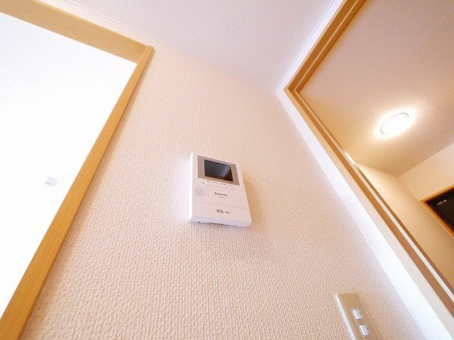 グランレーヴ東生駒のセキュリティ|モニター付きインターホン有り