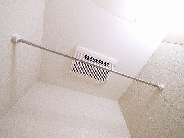 グランレーヴ東生駒の設備|浴室乾燥機付きで雨の日の洗濯物もバッチリです。