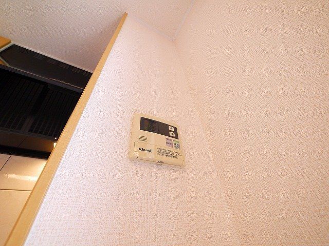 グランレーヴ東生駒の設備|給湯器のリモコンがあるのでお湯の温度調節も簡単です