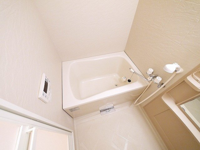 グランレーヴ東生駒の浴室|日々の疲れを癒すお風呂付です