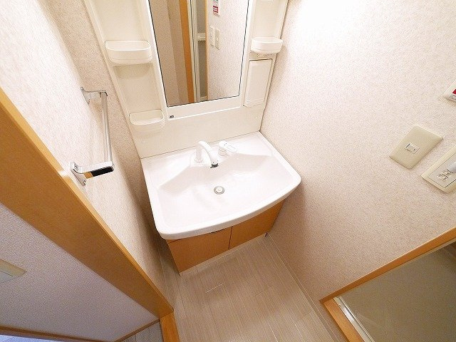 グランレーヴ東生駒の洗面所|使いやすい洗面所です