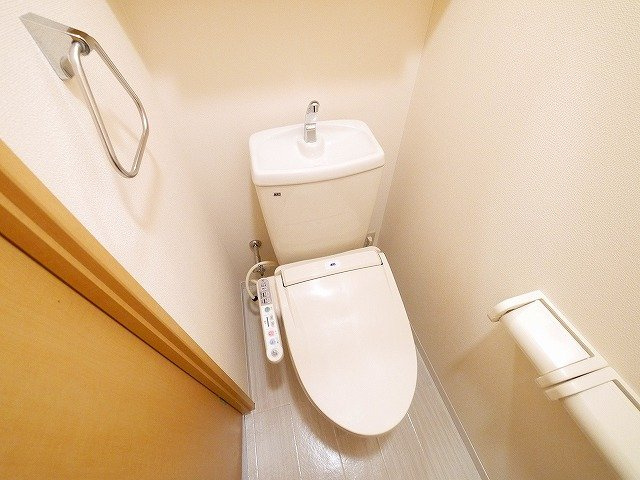 グランレーヴ東生駒のトイレ|清潔感のあるトイレです