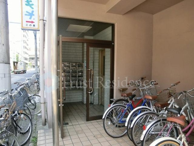 【エントランス】 | コスモピアビル | エントランス前