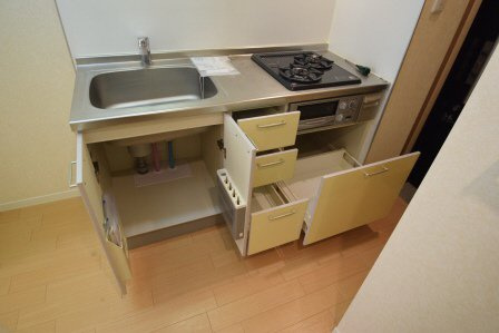 ルミエール二子のキッチン|キッチン下の収納は充実しています。