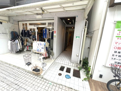 【エントランス】 | アカカベビル