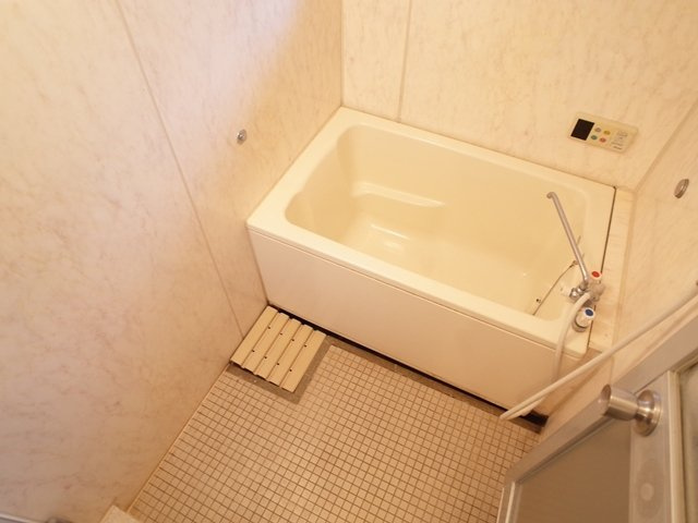 平和台ハイツの浴室